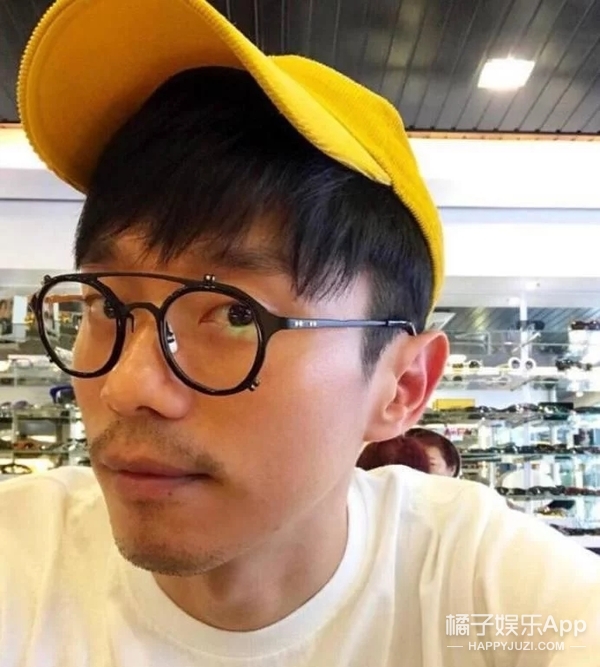 还记得《微笑Pasta》里的何群吗？他现在长这样啦！