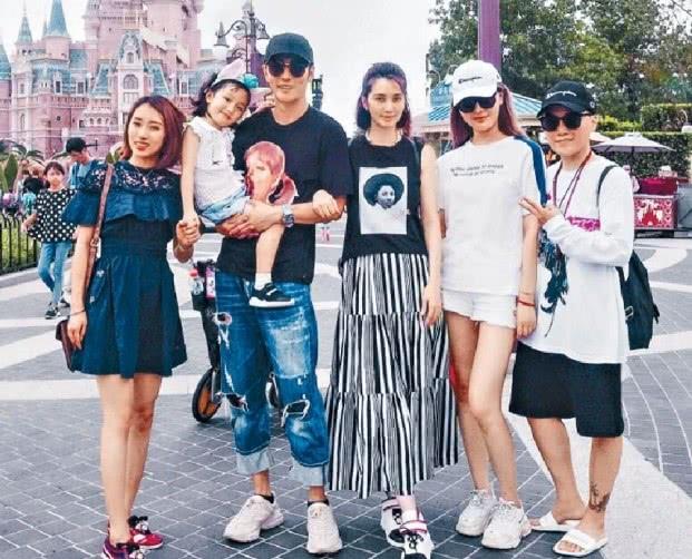 洪欣张丹峰带女儿游美国一个月修补感情，两夫妻有说有笑感情好