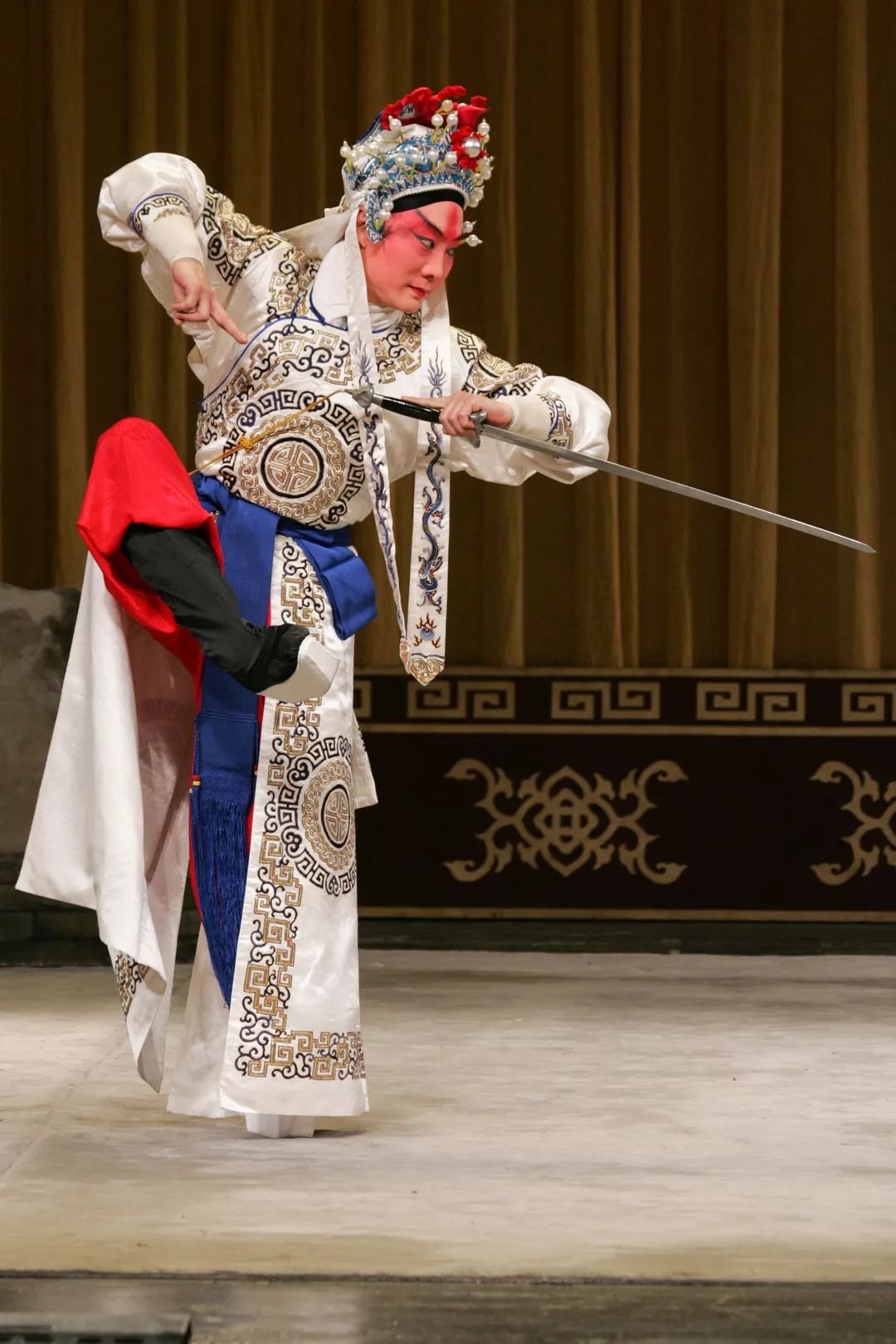 林冲舞剑这段是在京剧《野猪林》的头一场戏里,安排得非＃巧妙.