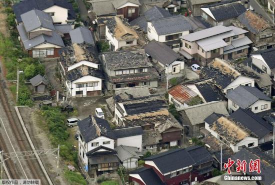 日本地震灾区进行震后清理工作 政府采取应急措施