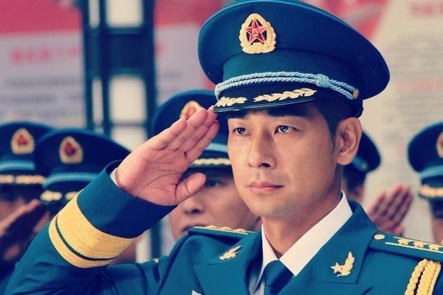 大明星敬军礼谁最标准?没想到竟是王宝强老师,与军队渊源颇深