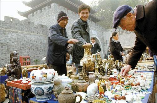 古玩术语中“铲地皮”“埋地雷”都是什么意思?