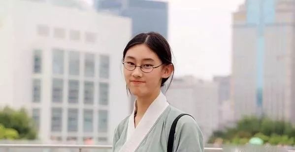 武亦姝613分上清华，“广西吴亦凡”730分创纪录的背后真相：孩子拼爹，天经地义！