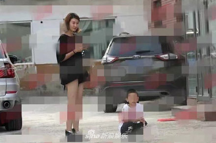35岁王宝强近照曝光，颓废憔悴瘦到认不出，网友：苍老了好多