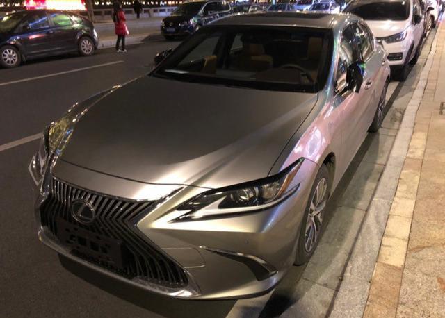 喜提新雷克萨斯ES260,落地31.5万,油耗最低4.5L要逆天了