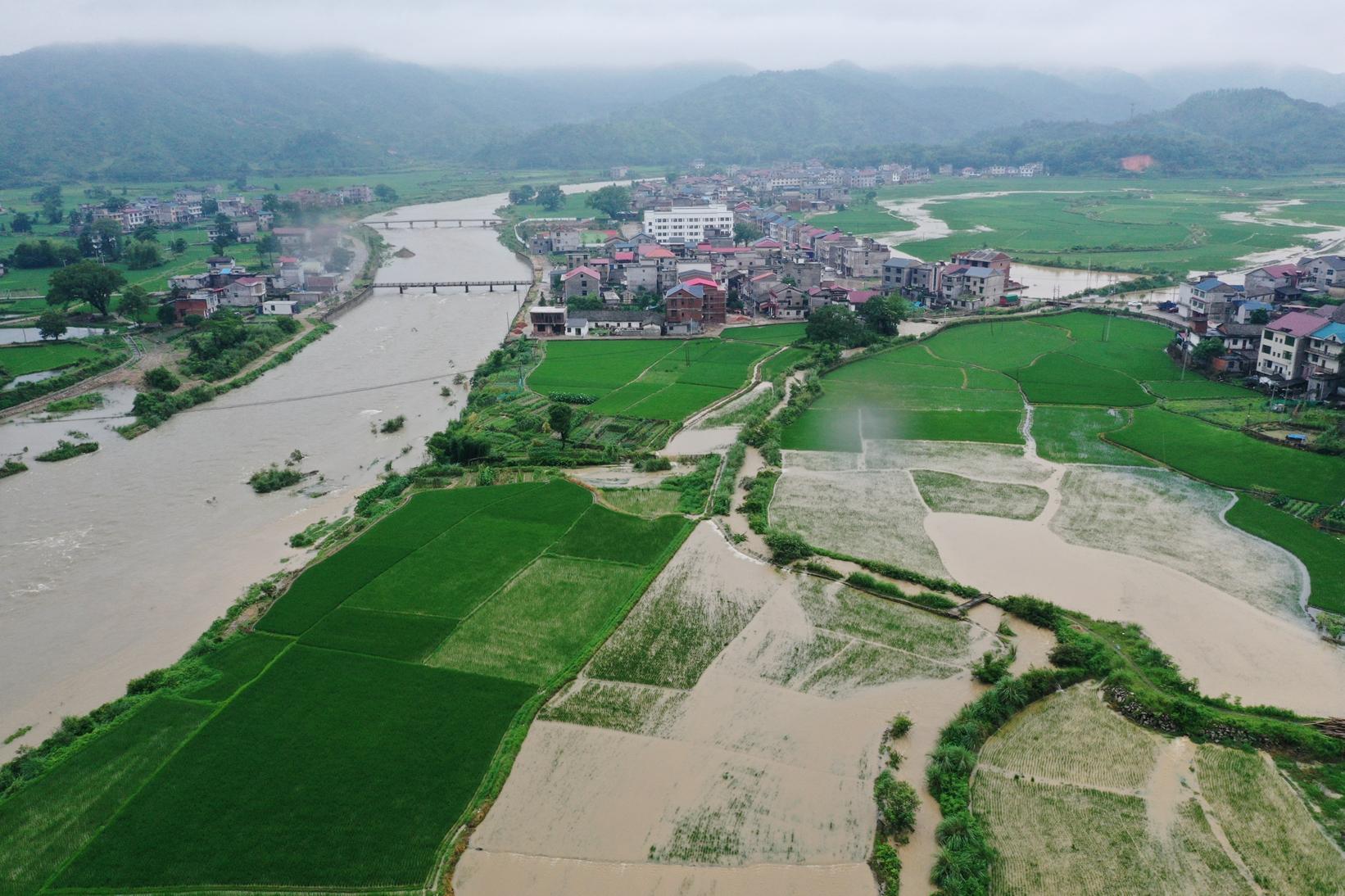 江西发布洪水红色预警 41个县遭遇暴雨袭击-搜狐大视野-搜狐新闻
