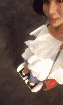 妹子,你这俯卧撑做的太标准了