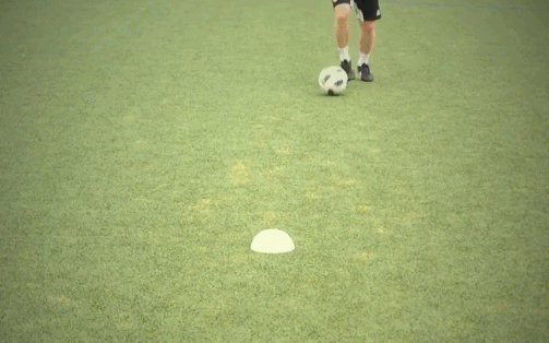 布斯克茨式实用拉球转身过人(动图演示)