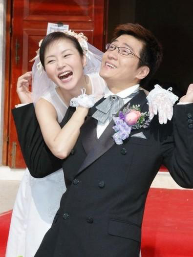 万绮雯的丈夫是有着"香港鬼才编剧"之称的陈十三,两人仅相恋7天