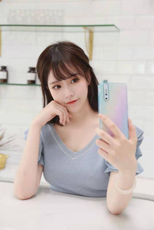 福利!一大波美少女清凉自拍照出炉,内含美女专属自拍神器