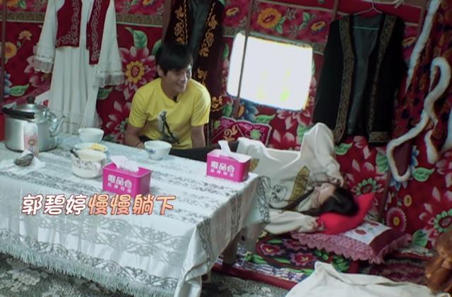 向太自揭与丈夫爱称，自嘲年轻时起床会亲吻，如今被放狗舔