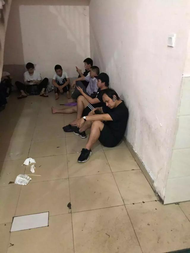 一台手机两分钟掉价上百，在华强北倒腾手机，比A股刺激多了