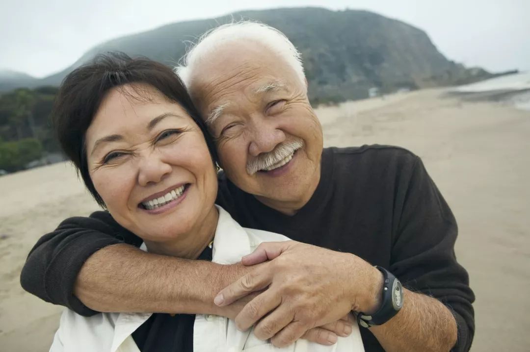 60岁后坚决离婚的中国夫妻:婚姻死了,爱情可以重觅