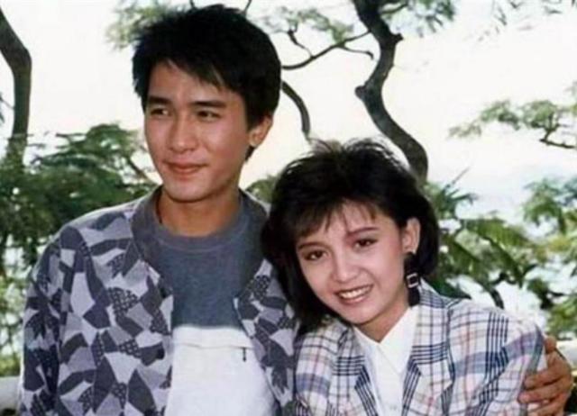 全香港的梦中情人，与梁朝伟分手3次后嫁富商，今53岁仍单身