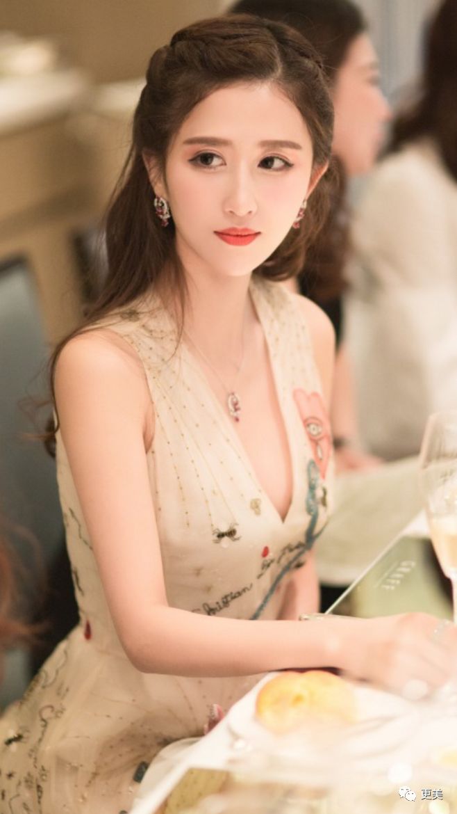清华毕业去过70个国家的白富美无奈退网?被曝做小三从头到脚全是假的