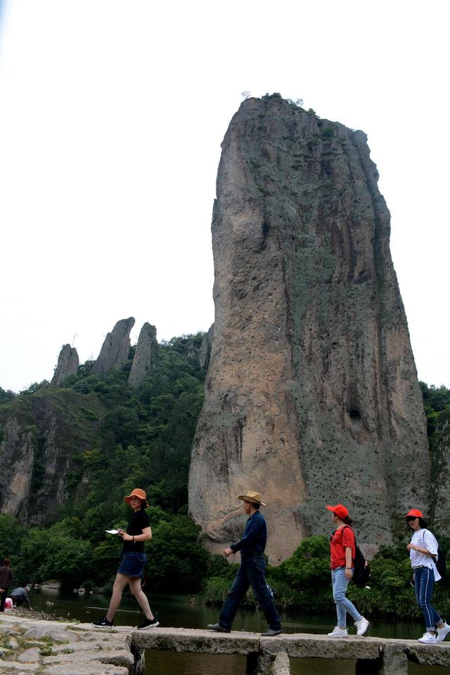 柳园·精选文章:《仙都巨笋鼎湖峰》 fg电子平台