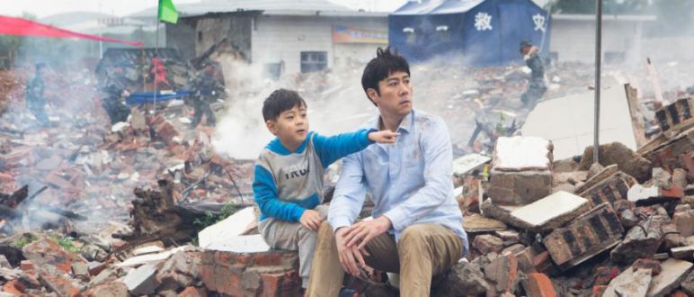 看到哭花妆，《神犬小七3》地震救援太感人了吧！