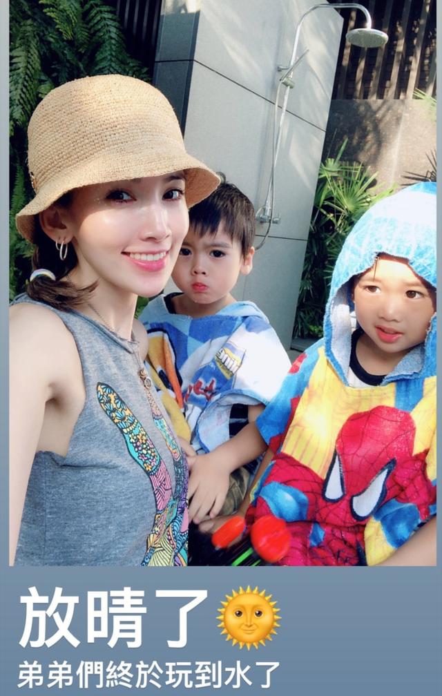 陈若仪晒双胞胎儿子体检,萌态百出,两个Q版林志颖太可爱!