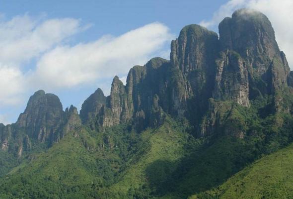 五指山市:不登五指山,不算到海南