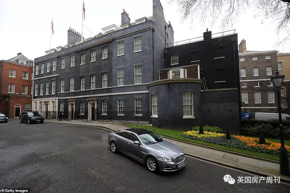 英国首相府唐宁街10号实际上包括3栋独立的17世纪建筑,如今已经全部