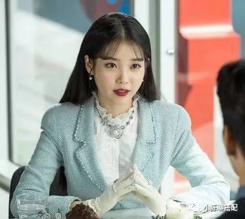 IU新剧两集换17件衣服,歌美人甜的国民妹妹,私下穿搭更圈粉 dafa888经典版网页