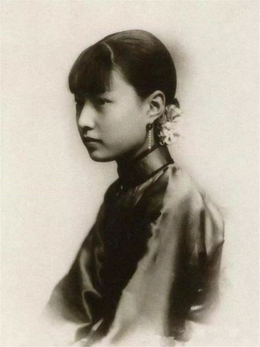 大佬杜月笙最后的女人：一开口万人空巷，一转身再无“冬皇”
