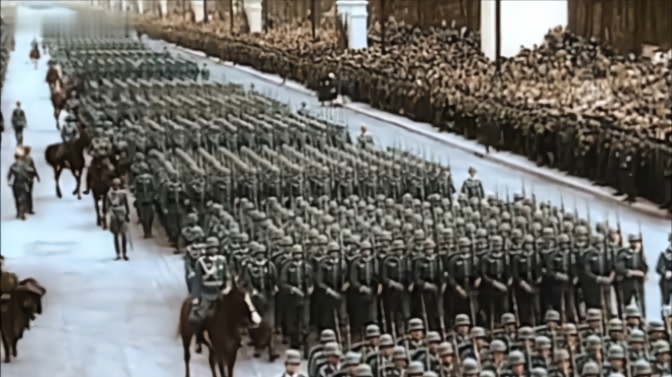 二战德国阅兵式与投入战场的机械化部队