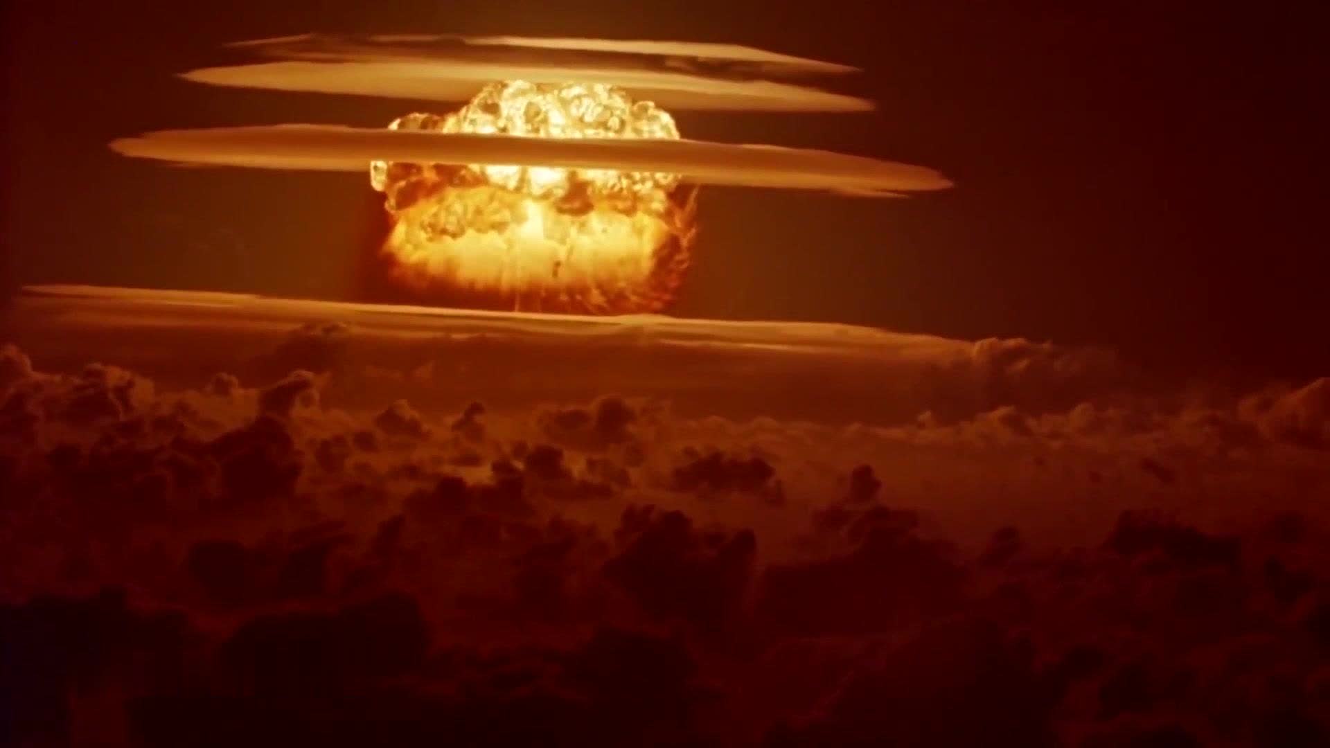 2万吨级核弹海底爆炸,11艘军舰沉没,一艘航母直接拦腰折断