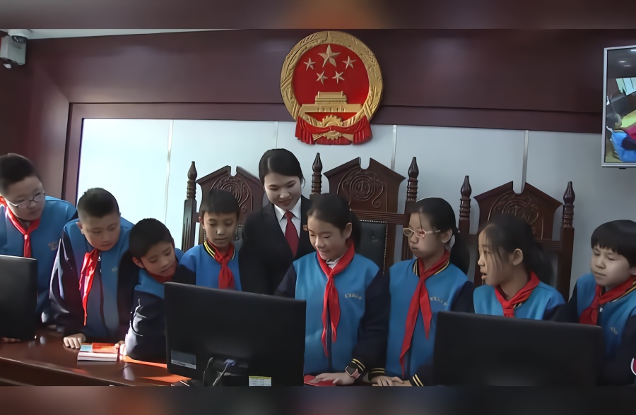 河北沧州：小学生走进法院 近距离感受法律威严