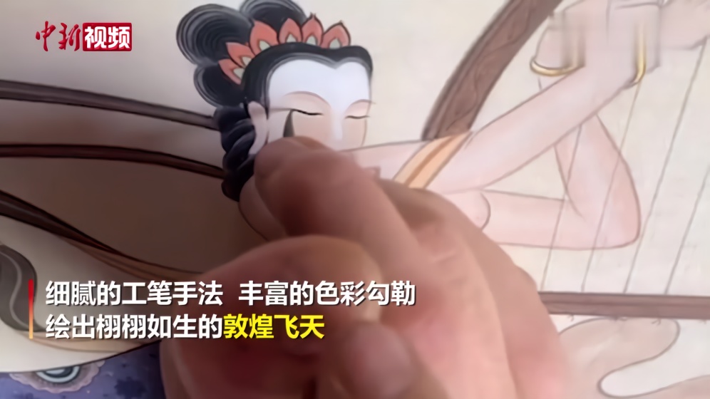 甘肃80后画家“原汁原味”绘敦煌壁画“飞天图”