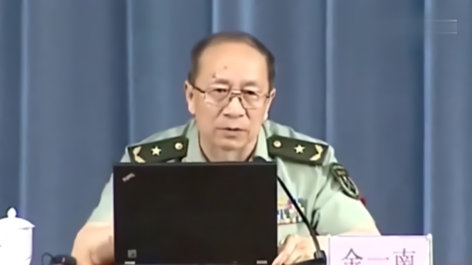火箭军作战指挥车曝光 全屏都是马赛克