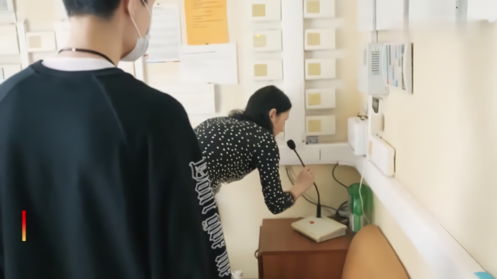 在俄中国留学生记录领馆派发“健康包”过程
