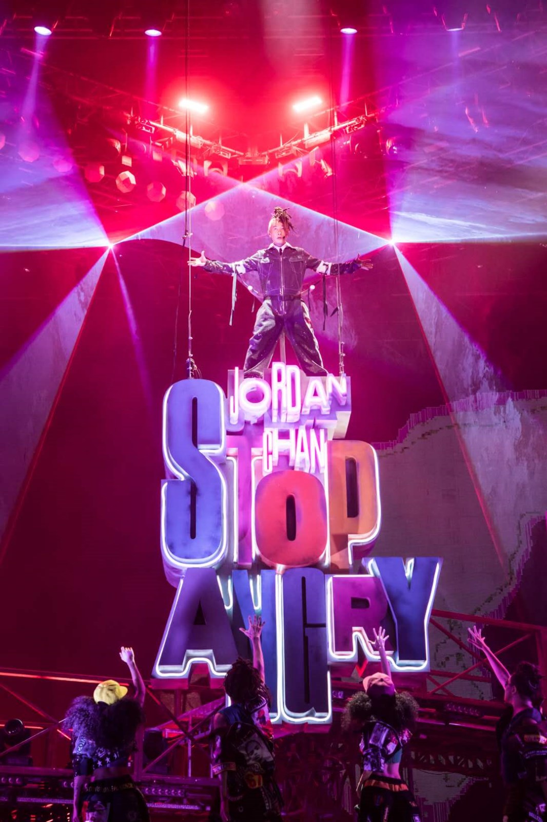 陈小春巡演佛山站满满回忆杀郑伊健等好友到场支持