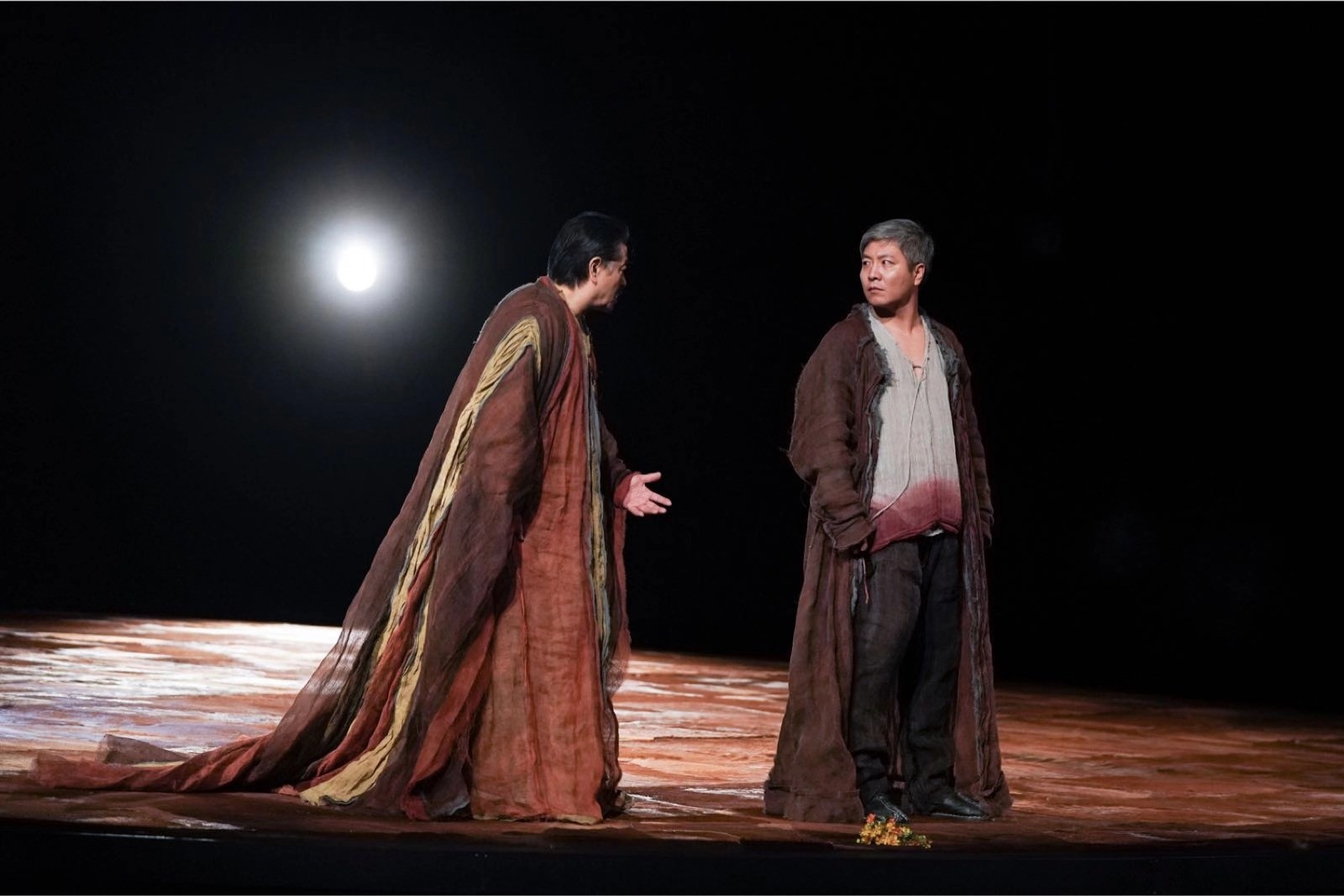 11月28日,李六乙導演作品話劇《哈姆雷特》在