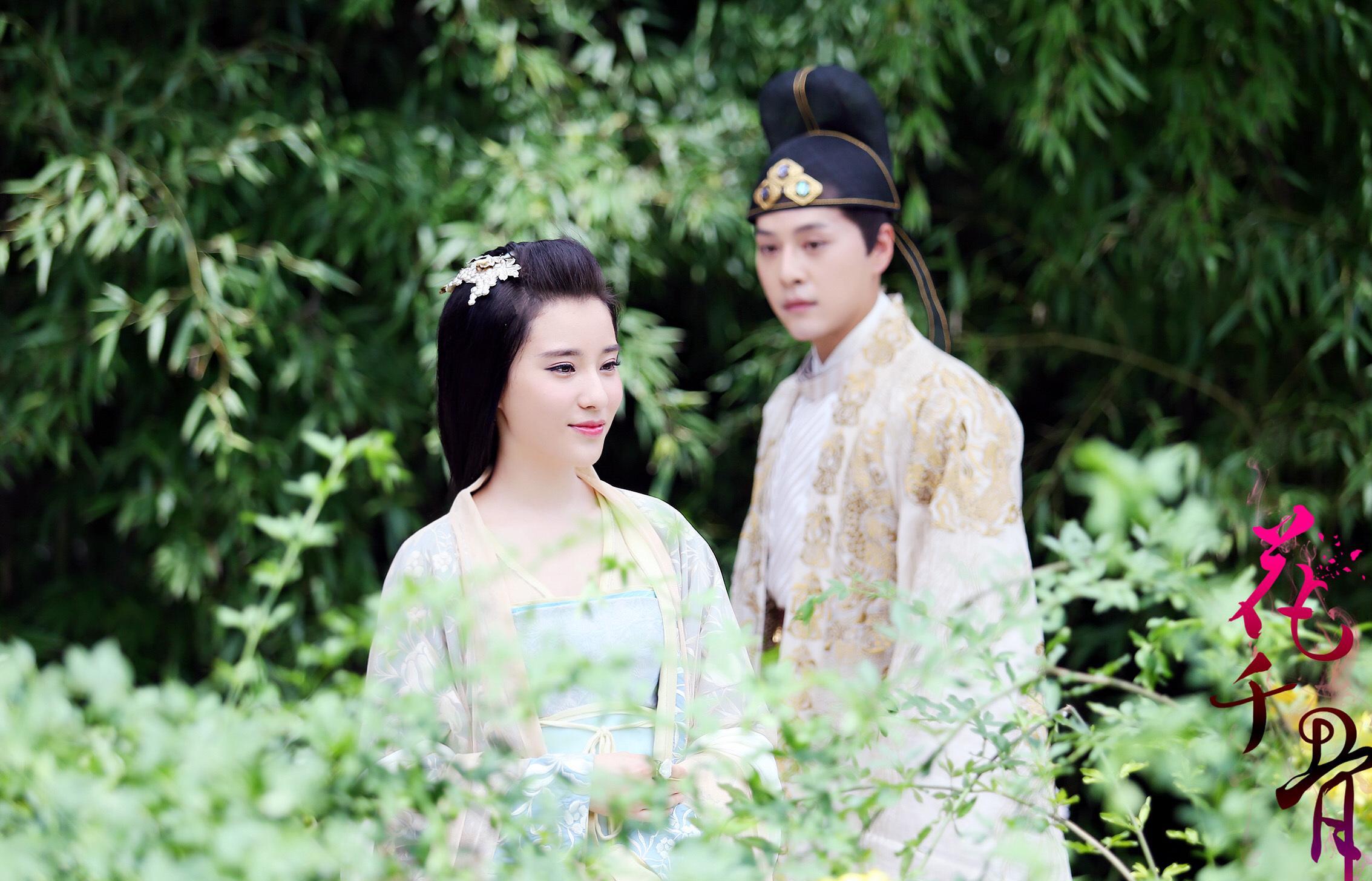 从弟子到郡主,鲍天琦演的轻水经历了7次换装,紫色花瓣裙最养眼