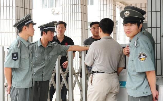 5年富士康保安:谈过6个女朋友,20万工资全花光 网友:人生赢家