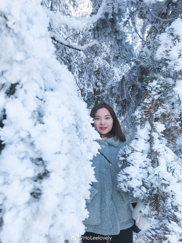 冬日暖陽下的仙女山雪景,美的令人窒息