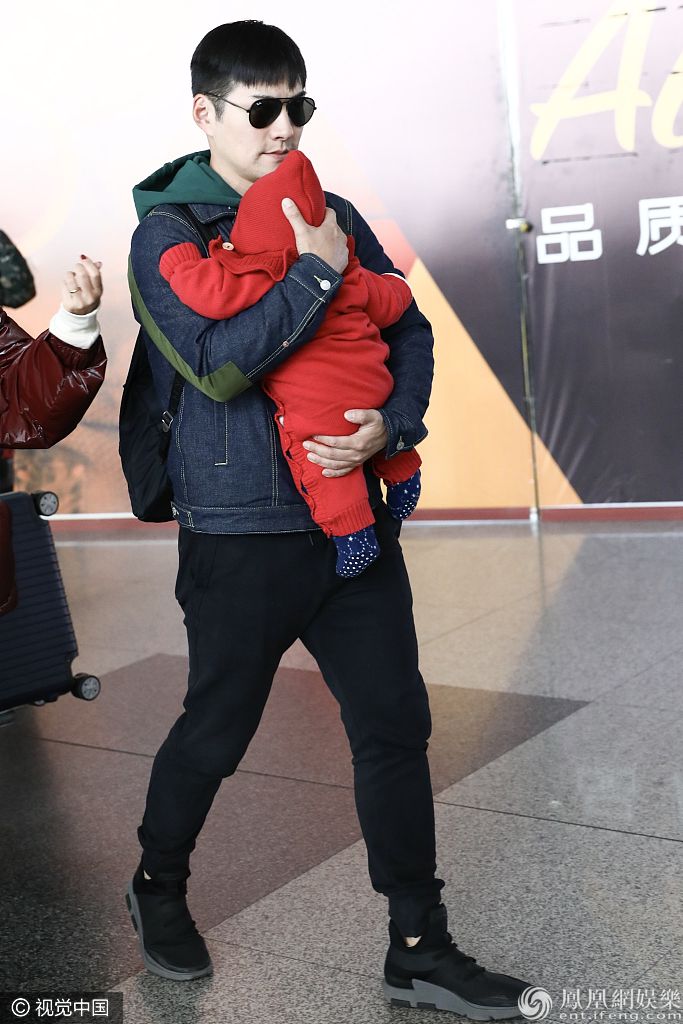 奶爸的象征!严屹宽抱娃姿势帅气 杜若溪变甩手掌柜