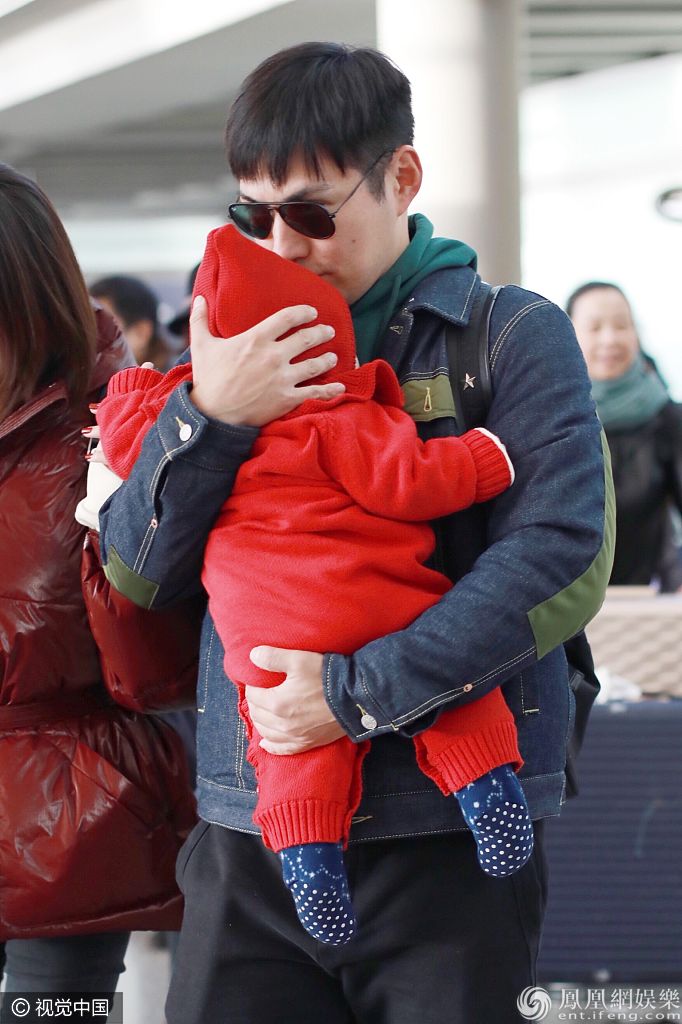 奶爸的象征!严屹宽抱娃姿势帅气 杜若溪变甩手掌柜