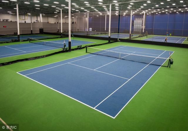 地毯场,指的是一种"便携式"可卷起的网球场