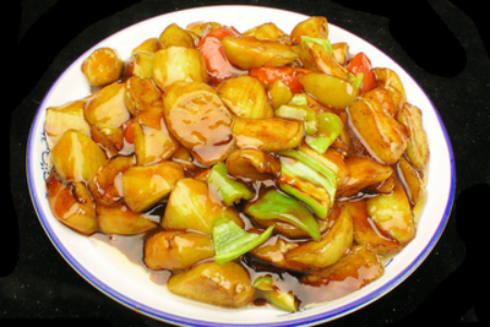 这道西葫芦炒茄子经济实惠拌饭倍儿香隔三差五都得吃一顿