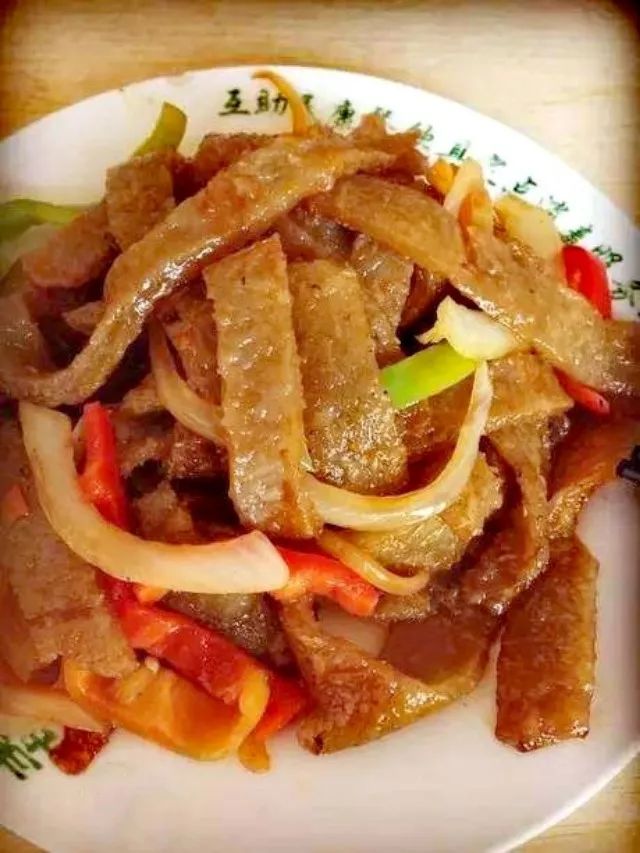 就连甘肃农家洋芋筋筋子,洋芋扑拉子都登上了大雅之堂,成为贵宾宴席上