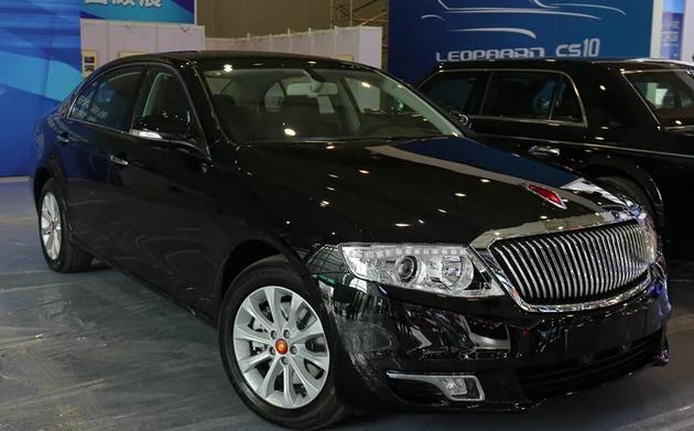 被视为官车的红旗承载着国人很多的期待和希望