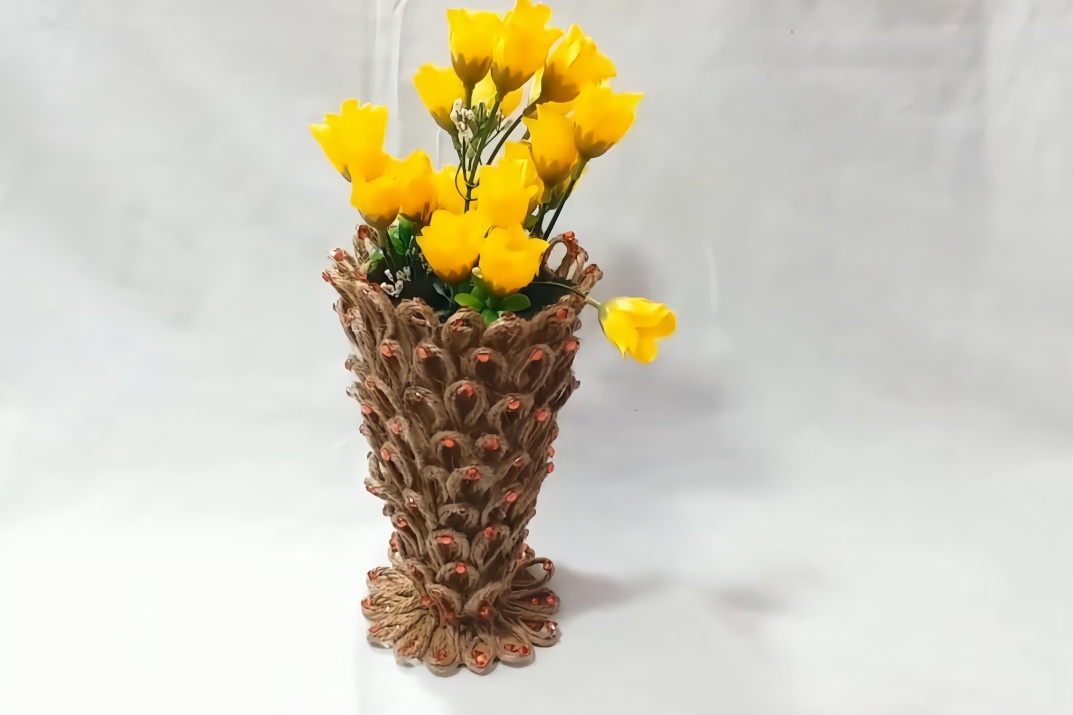 麻绳纸杯编织的花瓶图片