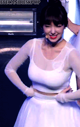 程潇的胸,穿运动内衣都遮不住的曲线.不愧叫奶潇,身高167,体重53.65.