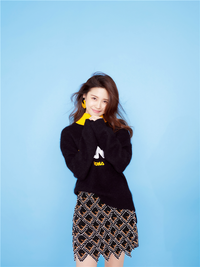 李紫莹化身氧气活力少女 暖暖的笑容超治愈