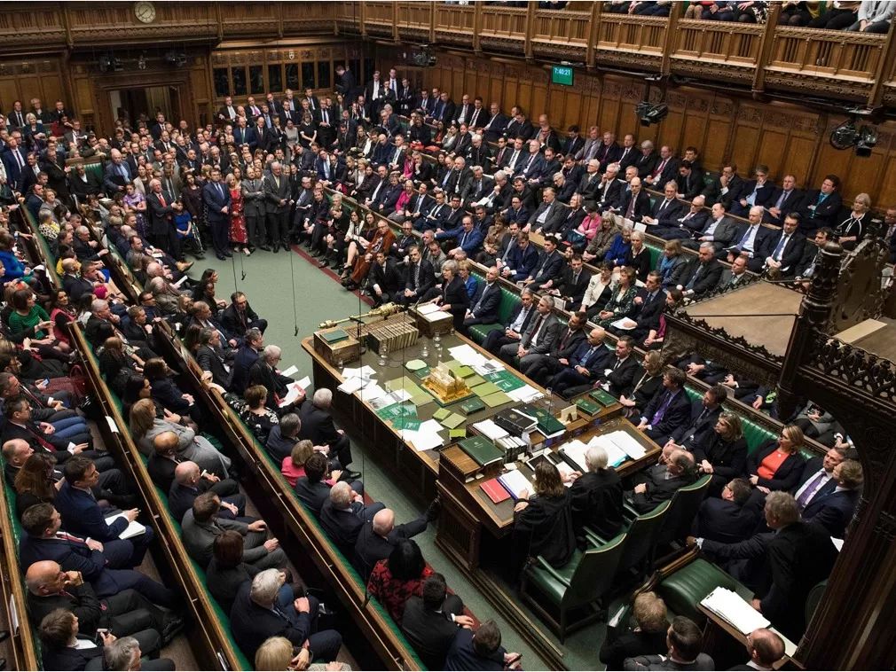 英国脱欧继续受关注,议会投票通过两项脱欧协议修正案__凤凰网