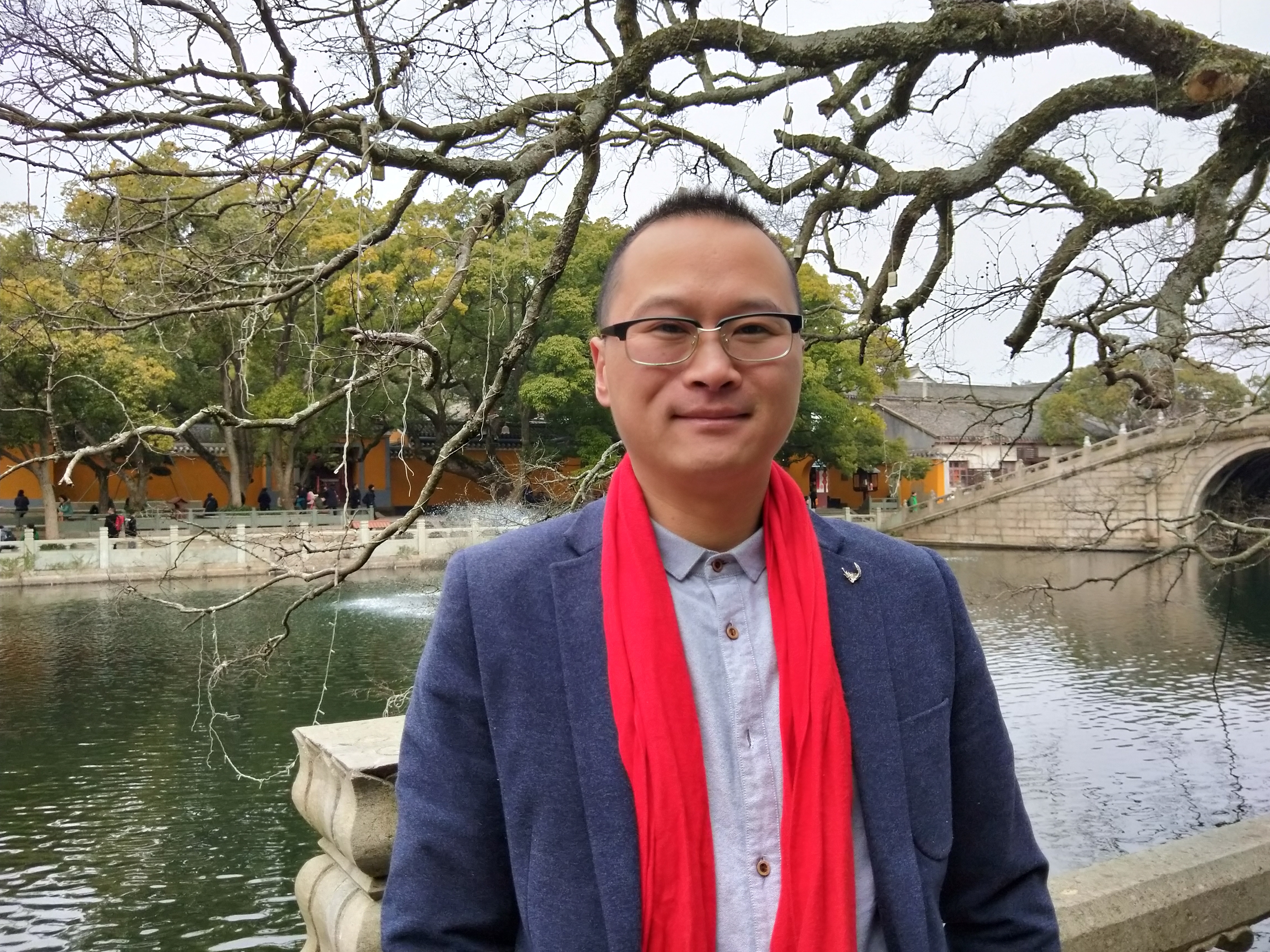 林文彬老师恭祝您:猪年大吉,快乐佩齐!