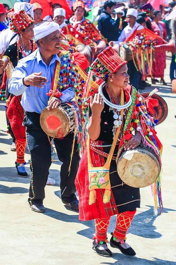 春节征文正月十五去云南的目瑙纵歌之乡看一场热闹非凡的万人广场舞