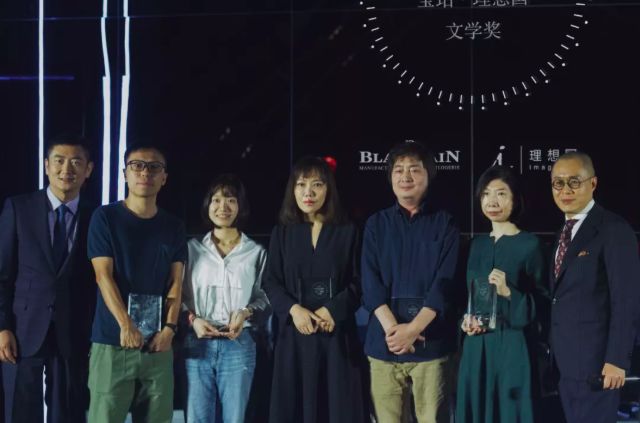 王占黑在几位评委的投票中,击败阿乙,双雪涛,张悦然等几位知名青年